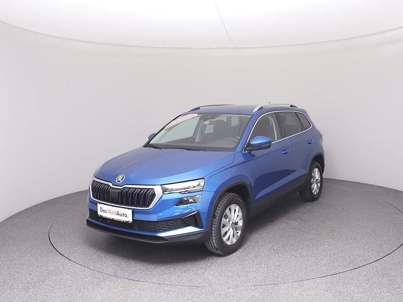 Mittelblau metallic Neu 2026 Skoda Karoq Selection SUV | € 34.990 (Guter Preis) - Bild 1/4
