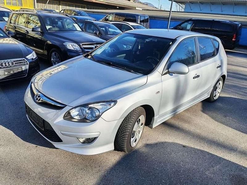 Silber Gebraucht 2011 Hyundai i30 Limousine | € 5.800 (Etwas zu teuer) - Bild 1/4