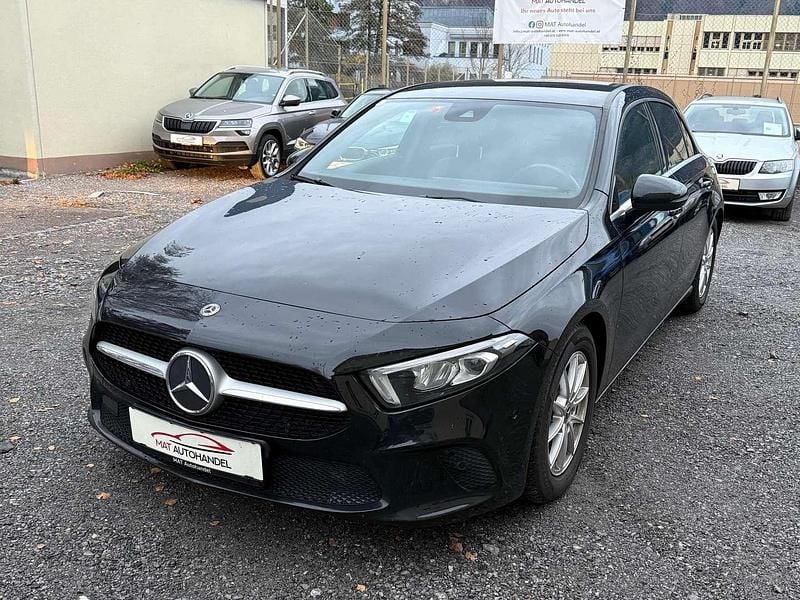 Schwarz Gebraucht 2018 Mercedes A180 Kleinwagen | € 17.290 (Fairer Preis) - Bild 1/4