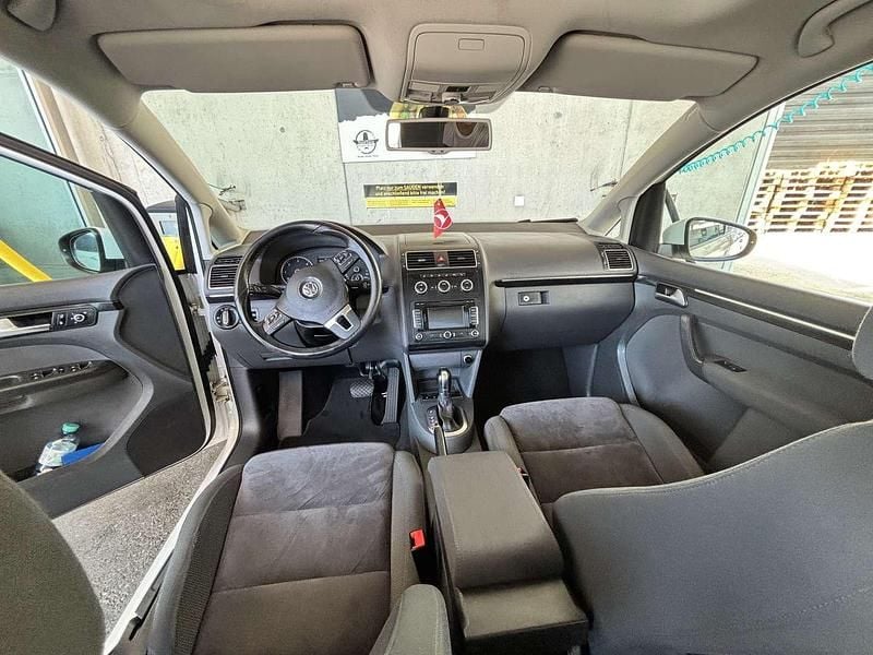 Weiß Gebraucht 2013 VW Touran Highline Van / Kleinbus | € 9.500 (Fairer Preis) - Bild 1/4