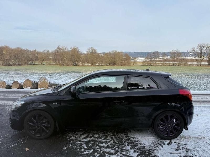 Gebraucht Kia Ceed 116 PS (85 kW) 2009 Schwarz Kleinwagen