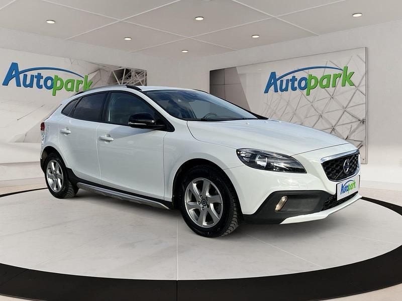 Gebraucht Volvo V40 Momentum 115 PS (84 kW) 2013 Weiß Kleinwagen