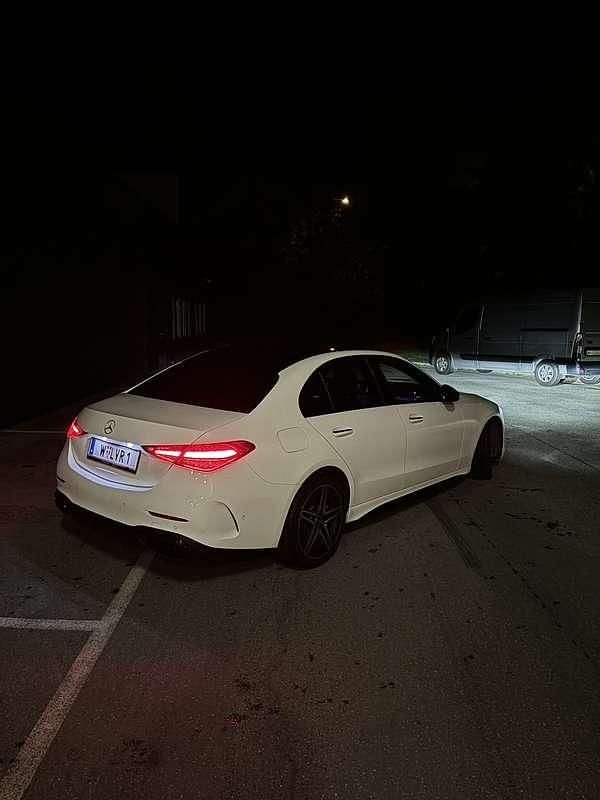 Gebraucht Mercedes C300 265 PS (194 kW) 2024 Weiß Limousine