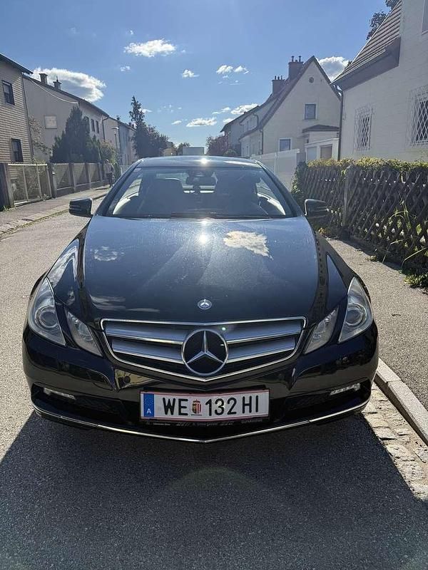 Schwarz Gebraucht 2010 Mercedes E250 Coupé | € 8.000 (Fairer Preis) - Bild 1/4