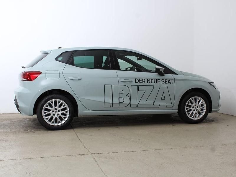 Neu Seat Ibiza Style 95 PS (69 kW) 2026 Hellgrau  metallic Kleinwagen