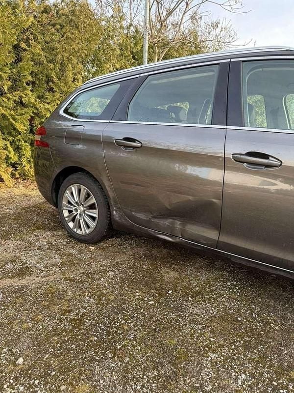 Gebraucht Peugeot 308 SW 120 PS (88 kW) 2018 Kombi