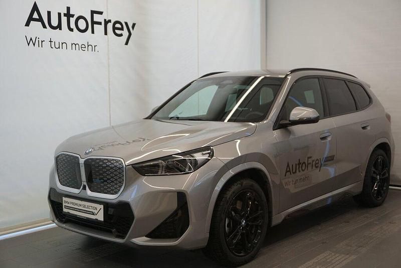 Gebraucht BMW iX1 Shadowline 225 kW (306 PS) 2026 Spacesilber SUV