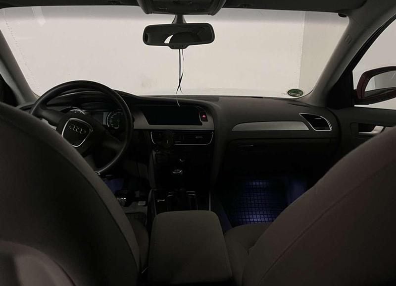 Gebraucht Audi A4 120 PS (88 kW) 2011 Rot Limousine