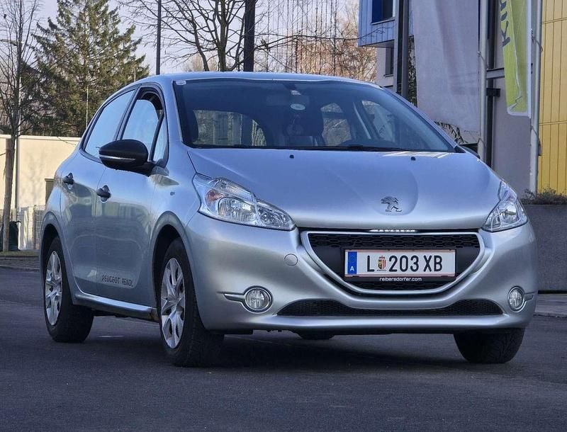 Gebraucht Peugeot 208 Active 68 PS (50 kW) 2013 Grau Kleinwagen