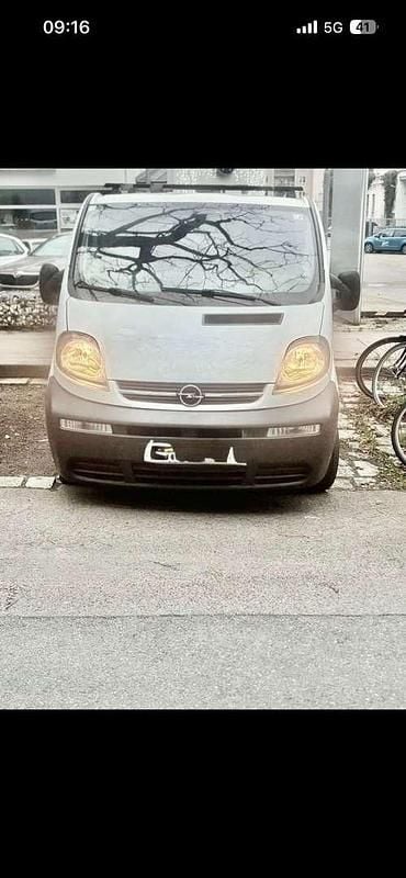 Weiß Gebraucht 2011 Opel Vivaro Van / Kleinbus | € 5.800 (Superpreis) - Bild 1/4