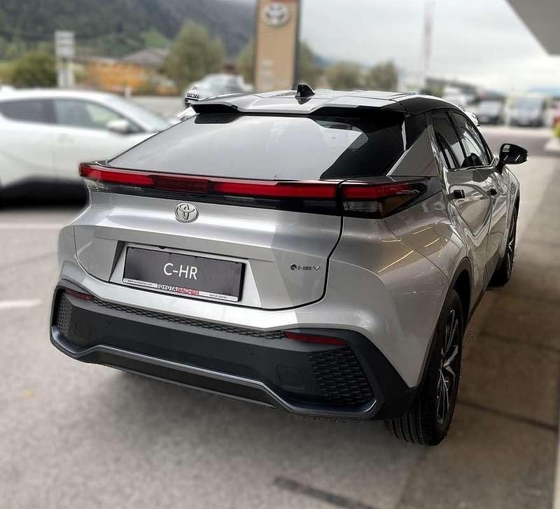 Neu Toyota C-HR Active 98 PS (72 kW) 2025 Silber SUV