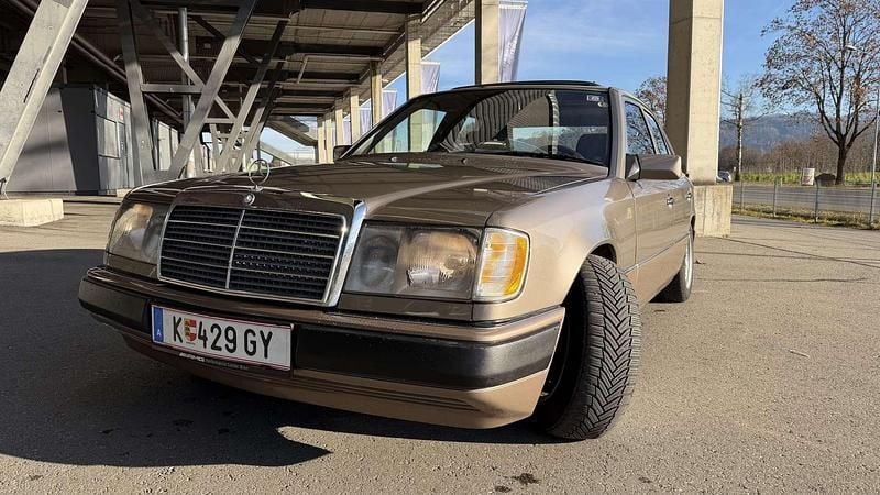 Gebraucht Mercedes E300 147 PS (108 kW) 1991 Beige Limousine