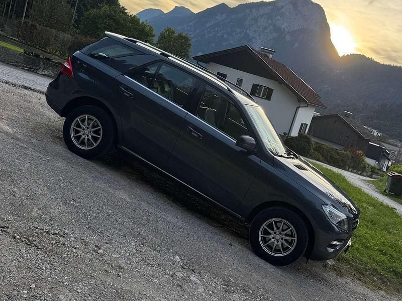 Gebraucht Mercedes ML350 258 PS (189 kW) 2013 Blau SUV