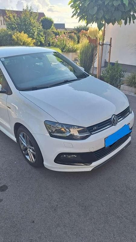 Weiß Gebraucht 2016 VW Polo LOUNGE Limousine | € 8.100 (Fairer Preis) - Bild 1/4