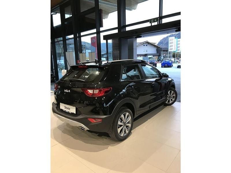Neu Kia Stonic Silver 79 PS (58 kW) 2025 SUV