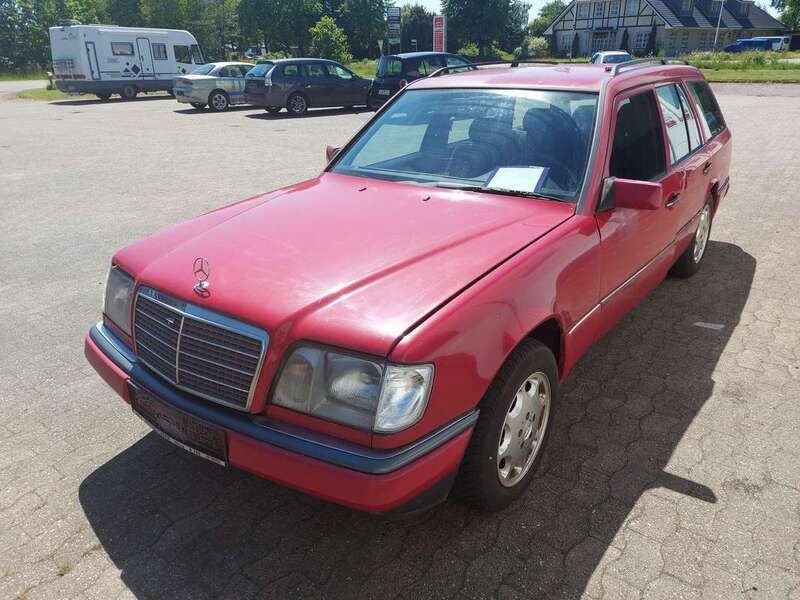 Rot Gebraucht 1991 Mercedes 300 Kombi | € 6.980 - Bild 1/4