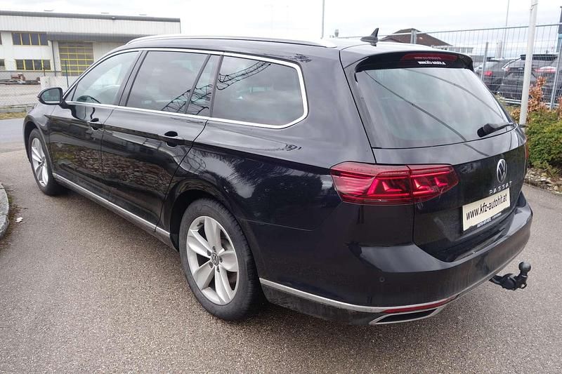 Gebraucht VW Passat Elegance 200 PS (147 kW) 2023 Schwarz Kombi