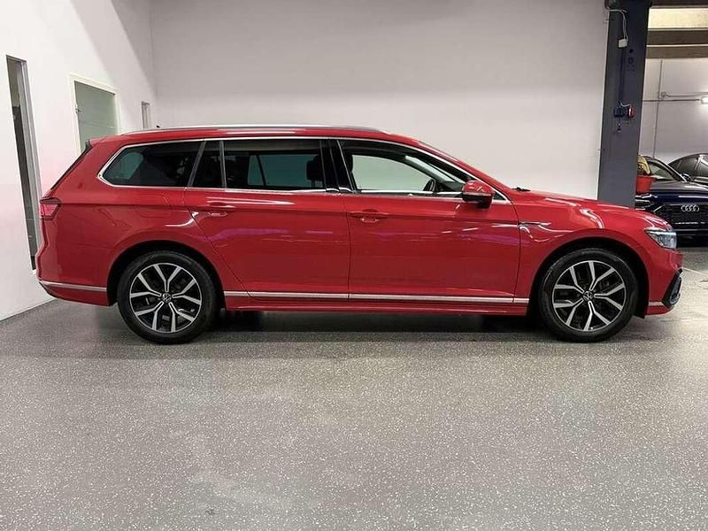 Gebraucht VW Passat R-line 200 PS (147 kW) 2022 Rot Kombi