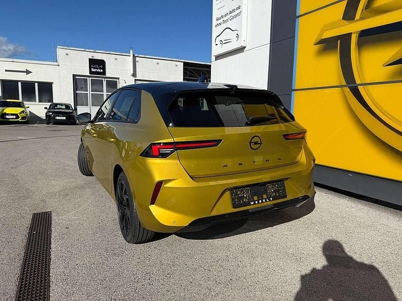 Neu Opel Astra 131 PS (96 kW) 2025 Gold Limousine