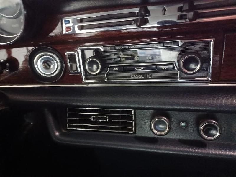 Gebraucht Mercedes 280 140 PS (102 kW) 1970 Silber Limousine