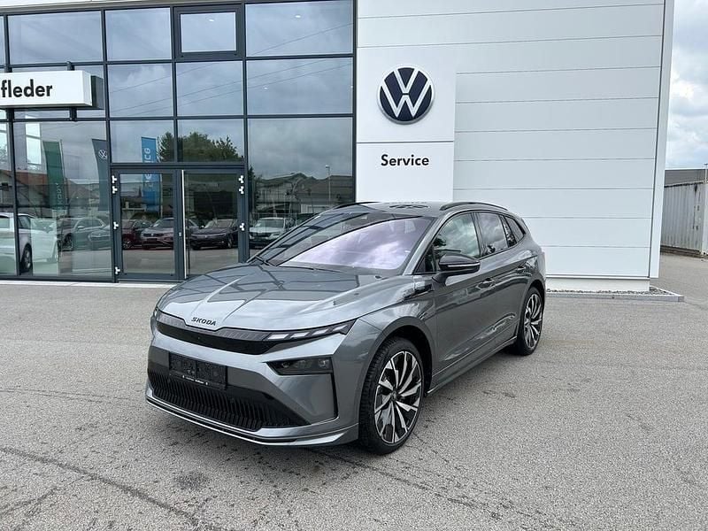 Mittelgrau metallic Neu 2025 Skoda Enyaq iV SportLine SUV | € 56.600 (Etwas zu teuer) - Bild 1/4