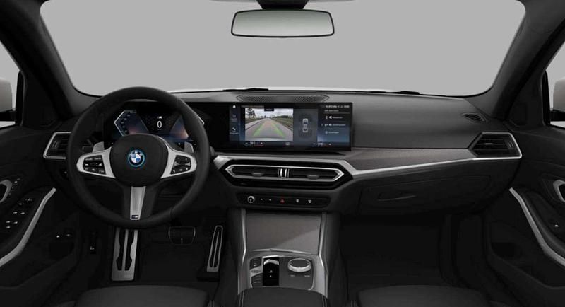 Gebraucht BMW 330e M Sport 292 PS (214 kW) 2023 Weiß Limousine