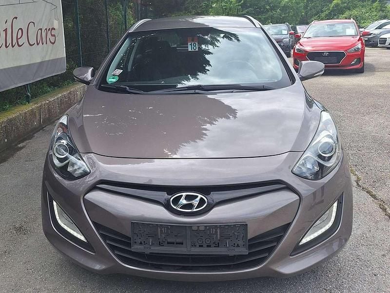 Braun Gebraucht 2013 Hyundai i30 Classic Kombi | € 6.490 (Guter Preis) - Bild 1/4