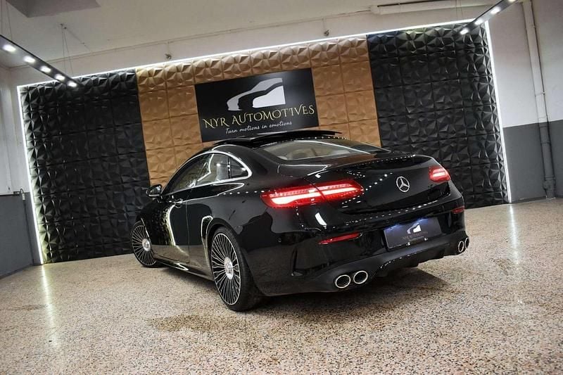 Gebraucht Mercedes E220 AMG 194 PS (142 kW) 2017 Grün Coupé