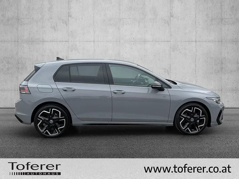 Neu VW Golf VIII Sport 115 PS (84 kW) 2026 Mittelgrau  normal