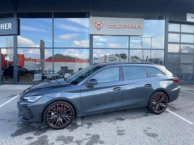 Neu Cupra Leon 150 PS (110 kW) 2025 Dunkelgrau  metallicperleffekt Kombi