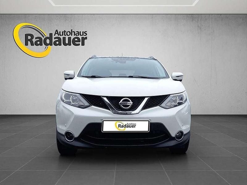 Gebraucht Nissan Qashqai 131 PS (96 kW) 2015 Weiß SUV