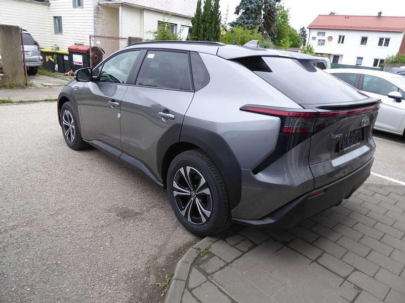 Neu Toyota bZ4X Comfort 150 kW (204 PS) 2025 Schwarz SUV