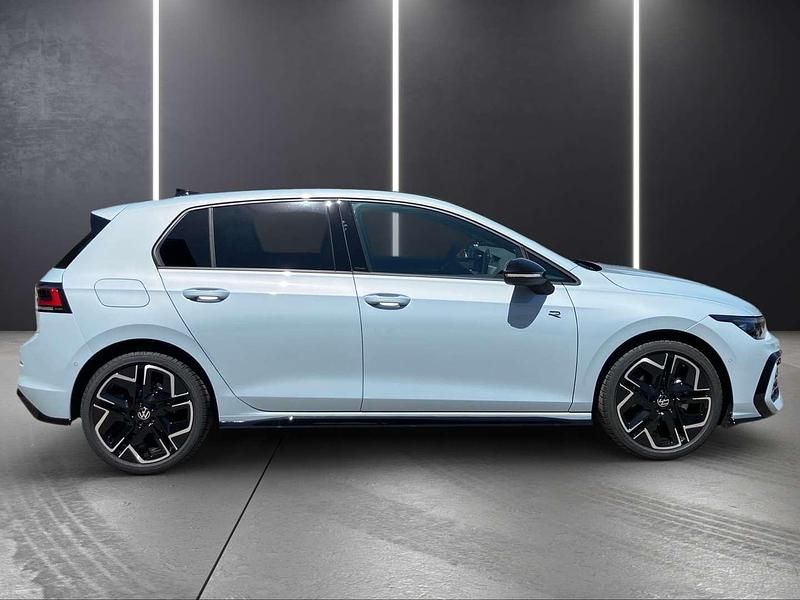 Neu VW Golf VIII Sport 116 PS (85 kW) 2025 Mittelblau  metallic Limousine