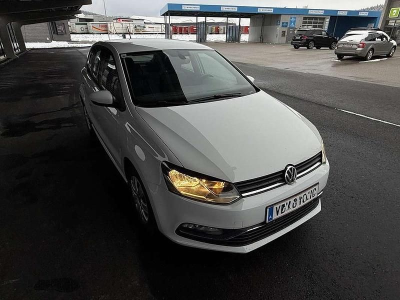Gebraucht VW Polo Comfortline 60 PS (44 kW) 2014 Weiß Limousine