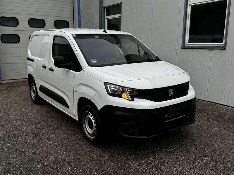 Weiß Gebraucht 2022 Peugeot Partner Premium Van / Kleinbus | € 15.980 (Etwas zu teuer) - Bild 1/4