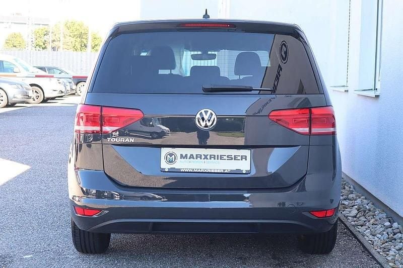 Gebraucht VW Touran Trendline 116 PS (85 kW) 2018 Grau Van / Kleinbus