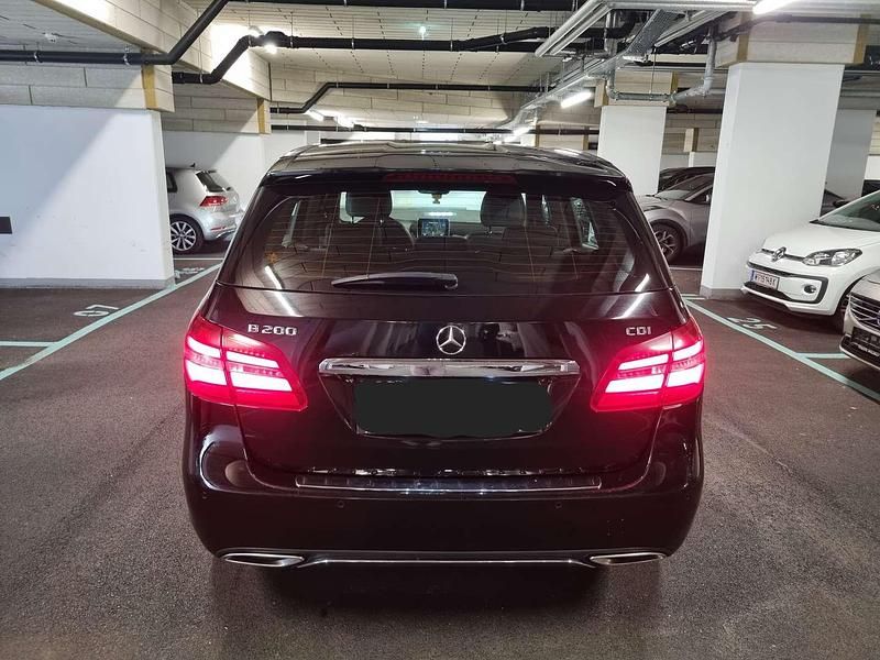 Gebraucht Mercedes B200 136 PS (100 kW) 2015 Schwarz Van / Kleinbus