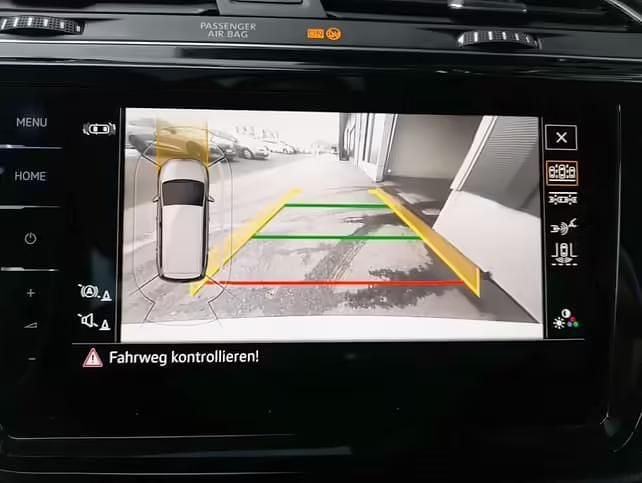 Gebraucht VW Touran 150 PS (110 kW) 2022 Purewhite Van / Kleinbus