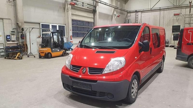 Gebraucht Renault Trafic 114 PS (83 kW) 2014 Rot Van / Kleinbus