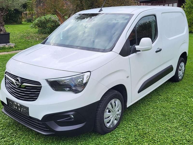 Weiß Gebraucht 2020 Opel Combo Life Van / Kleinbus | € 10.600 - Bild 1/4
