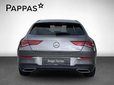 Gebraucht Mercedes CLA250e Shooting Brake Progressive 262 PS (192 kW) 2024 Mountaingrau metallic Kombi