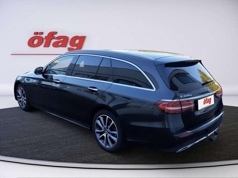 Gebraucht Mercedes E220 200 PS (147 kW) 2023 Rot Kombi