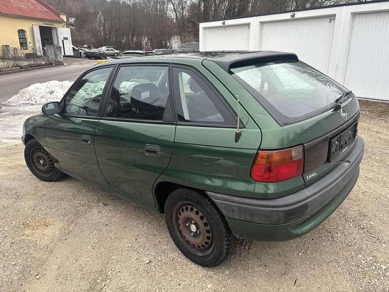 Gebraucht Opel Astra 75 PS (55 kW) 1996 Limousine