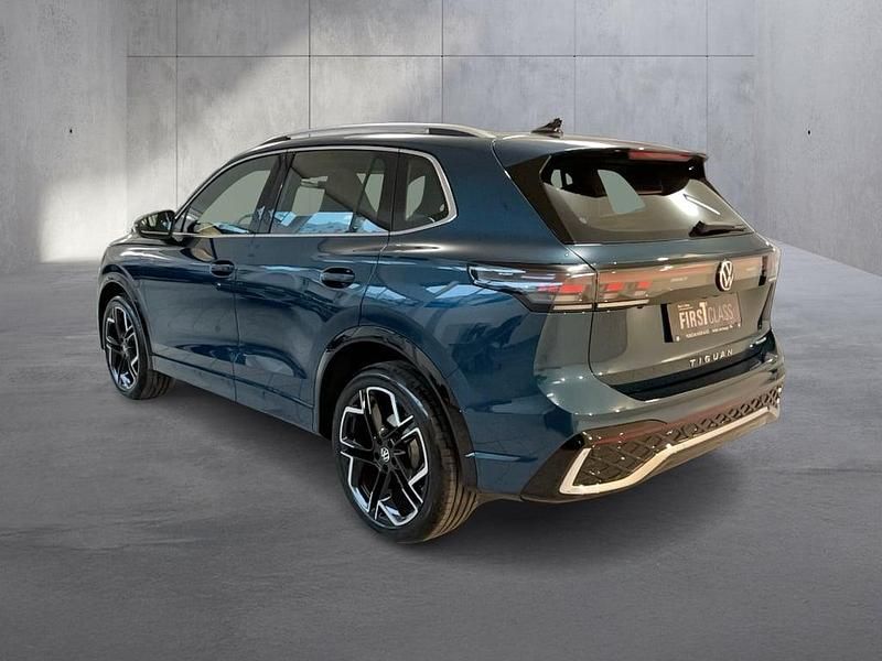 Neu VW Tiguan Sport 204 PS (150 kW) 2025 Dunkelblau  metallic SUV
