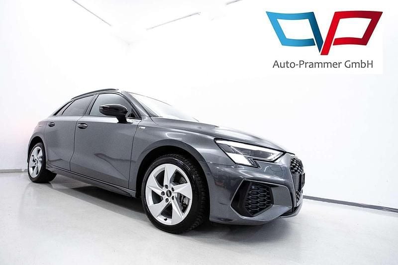 Grau Gebraucht 2022 Audi A3 S-Line Limousine | € 31.989 (Teuer) - Bild 1/4