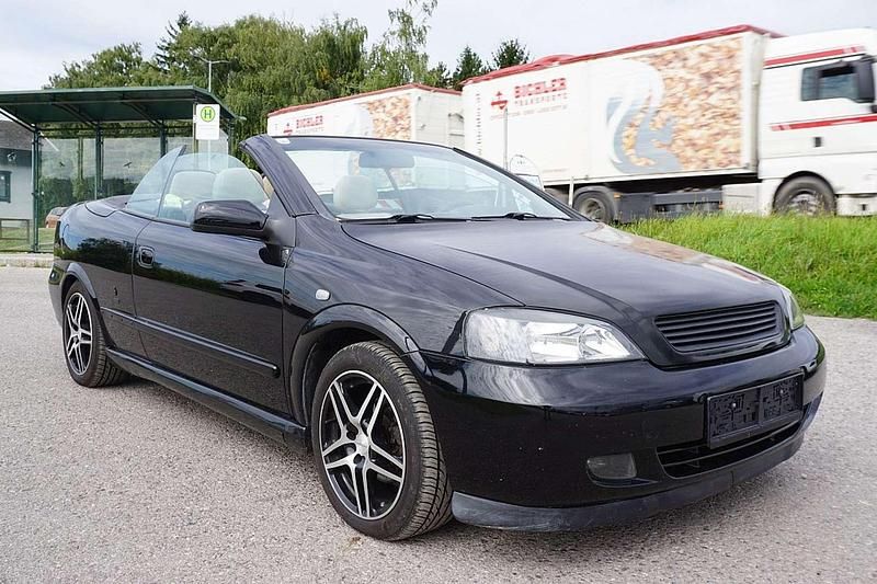 Schwarz Gebraucht 2002 Opel Astra Cabriolet Cabrio | € 3.890 - Bild 1/4