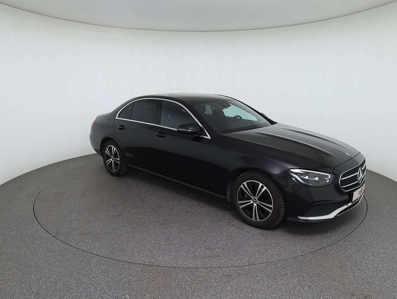 Gebraucht Mercedes E220 Avantgarde 200 PS (147 kW) 2022 Schwarz Limousine