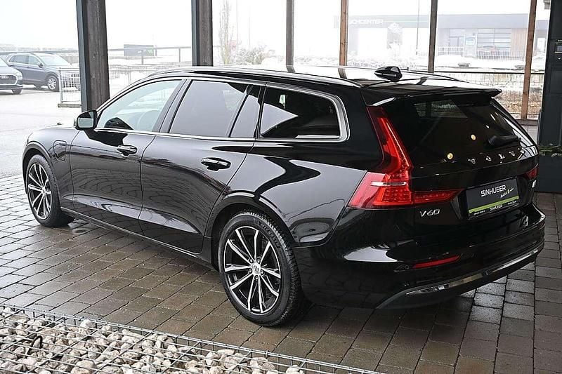 Gebraucht Volvo V60 Core 253 PS (186 kW) 2022 Schwarz Kombi