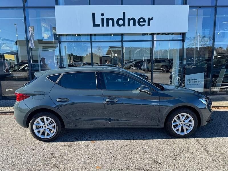 Gebraucht Seat Leon Style 116 PS (85 kW) 2025 Dunkelblau  metallicperleffekt Limousine