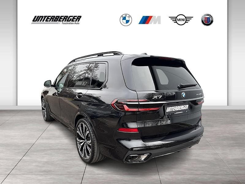 Neu BMW X7 M Sport 352 PS (258 kW) 2025 Schwarz SUV